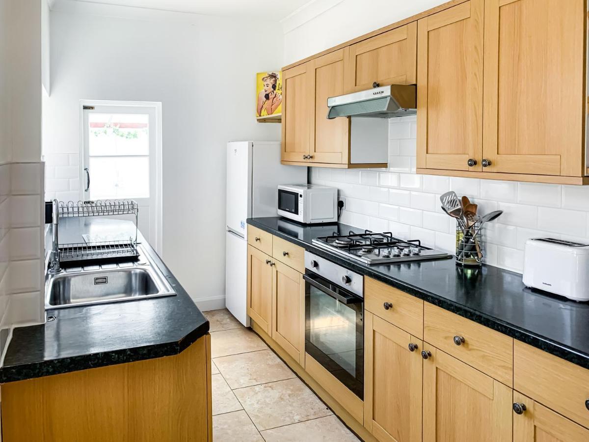 Waverley Lodge - Quaint Victorian Home With Free Parking ยอร์ค ภายนอก รูปภาพ