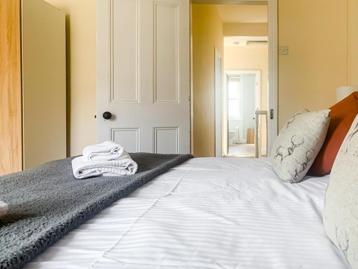 Waverley Lodge - Quaint Victorian Home With Free Parking ยอร์ค ภายนอก รูปภาพ