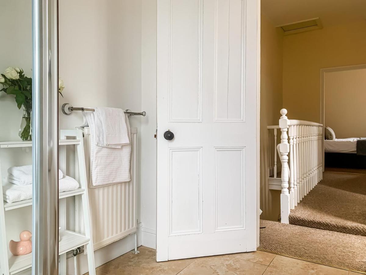 Waverley Lodge - Quaint Victorian Home With Free Parking ยอร์ค ภายนอก รูปภาพ