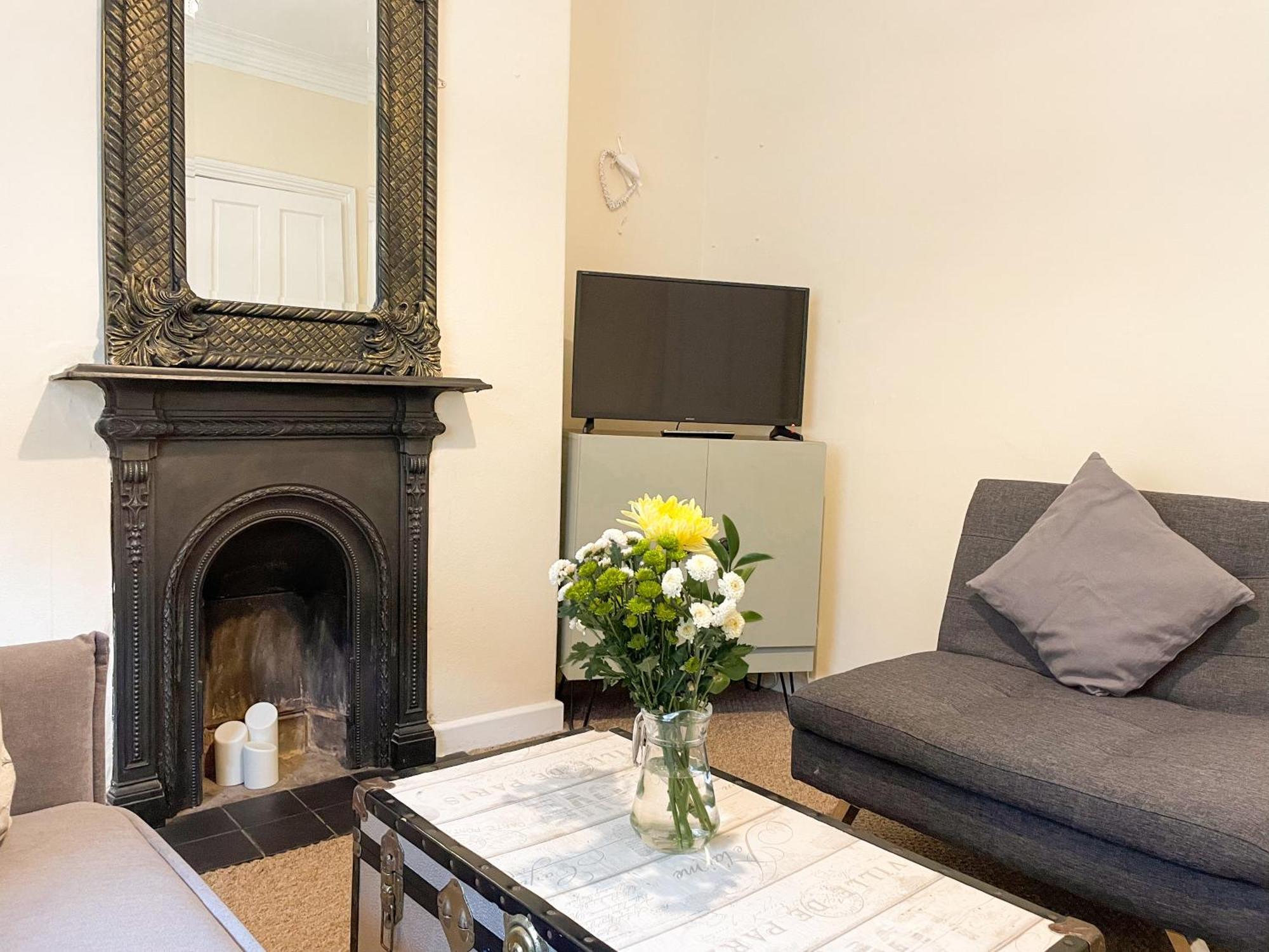 Waverley Lodge - Quaint Victorian Home With Free Parking ยอร์ค ภายนอก รูปภาพ
